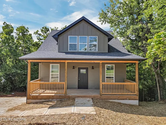 1005 Drive E, Knoxville