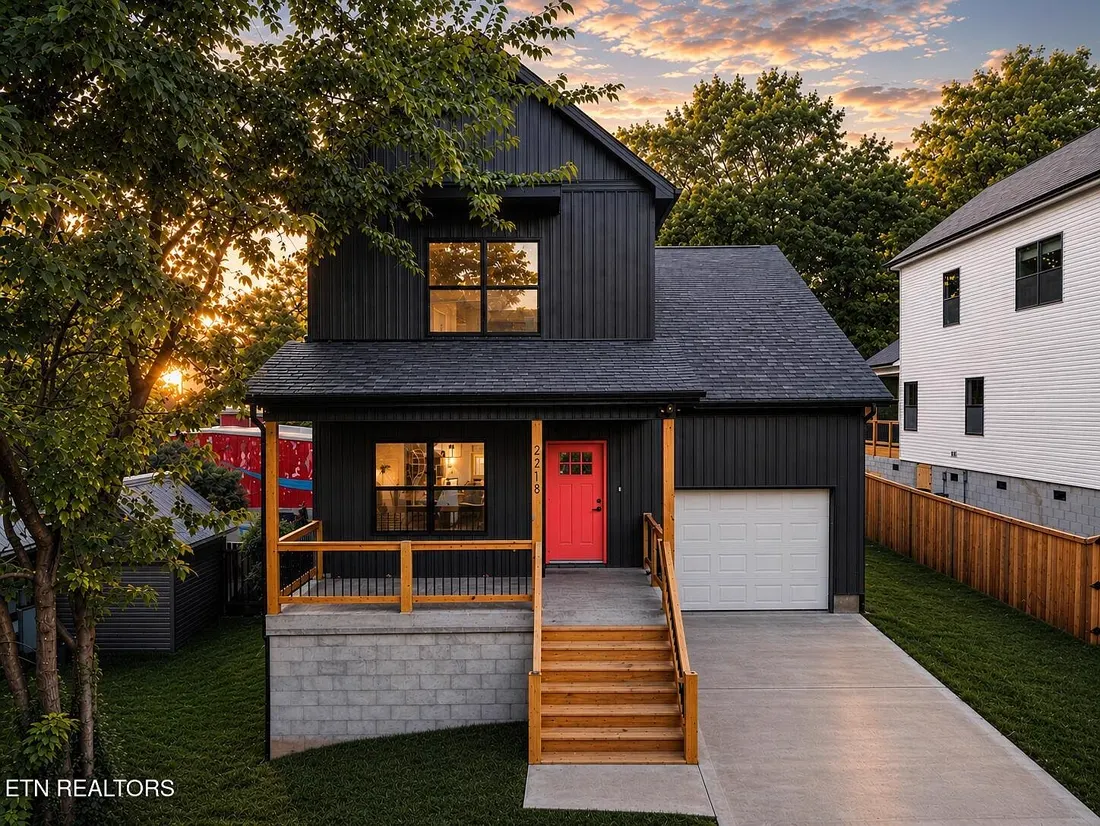 2218 Lincoln St SE — exterior