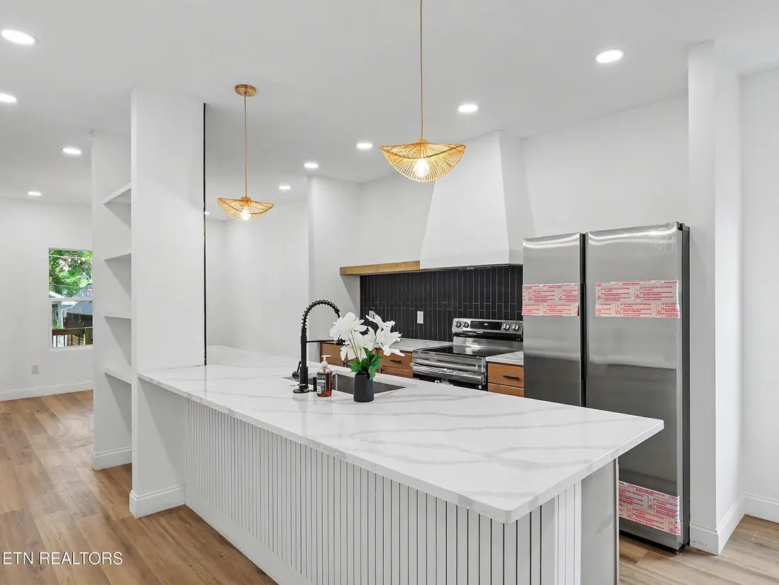 2218 Lincoln St SE — interior