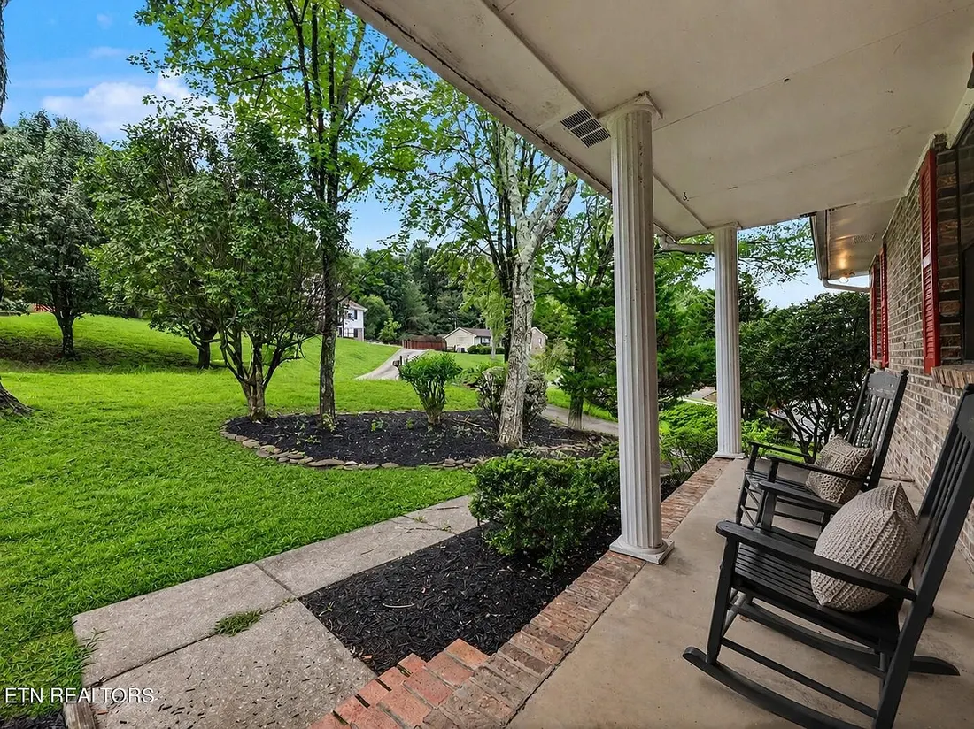 1420 Buxton Dr — photo 3