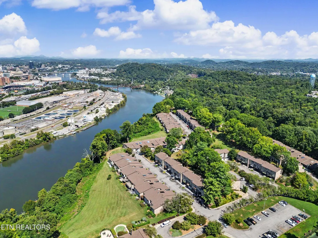 1845 Cherokee Bluff Dr — photo 4