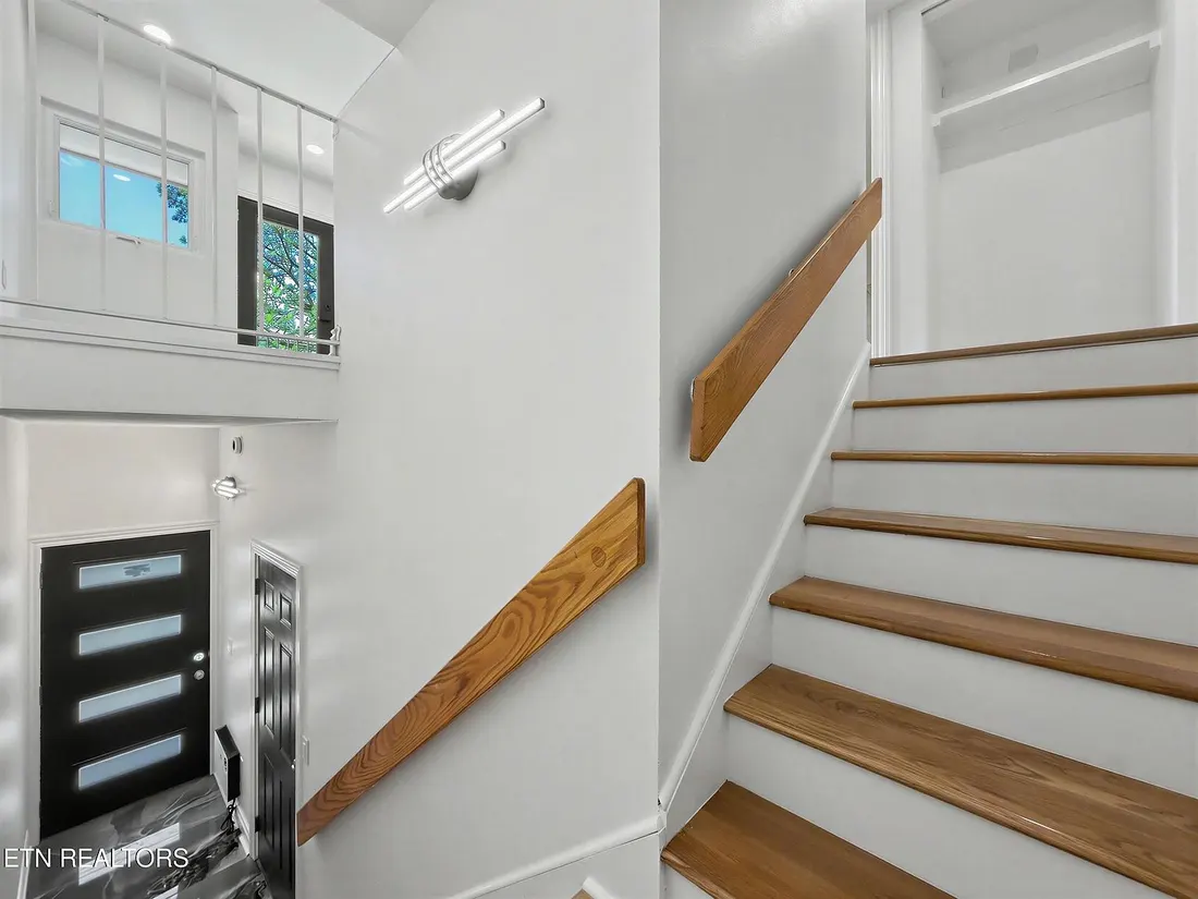 1946 Cherokee Bluff Dr — photo 2
