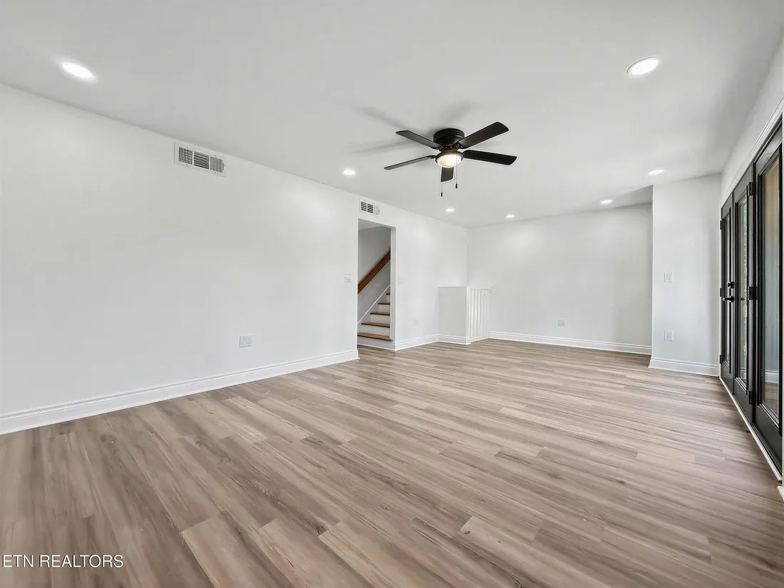 1946 Cherokee Bluff Dr — photo 4