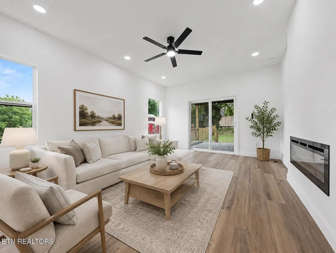 2218 Lincoln St SE — photo 3